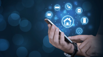 Smartphone affichant les icônes de la maison connectée